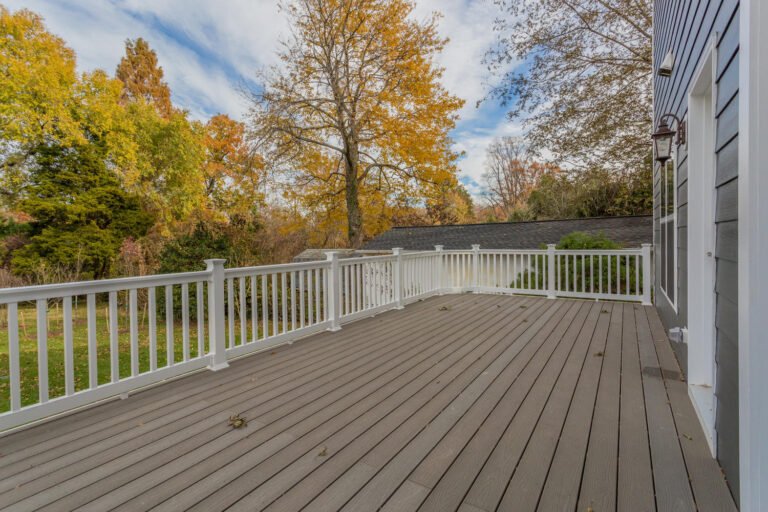 6632-Hallwood-Ave-Falls-Church-large-084-31-Deck-1500x1000-72dpi-1628933068